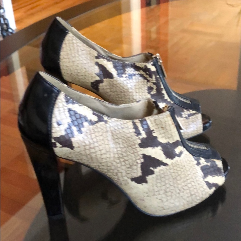 Michael Kors Shoes - Picture 4 of 8